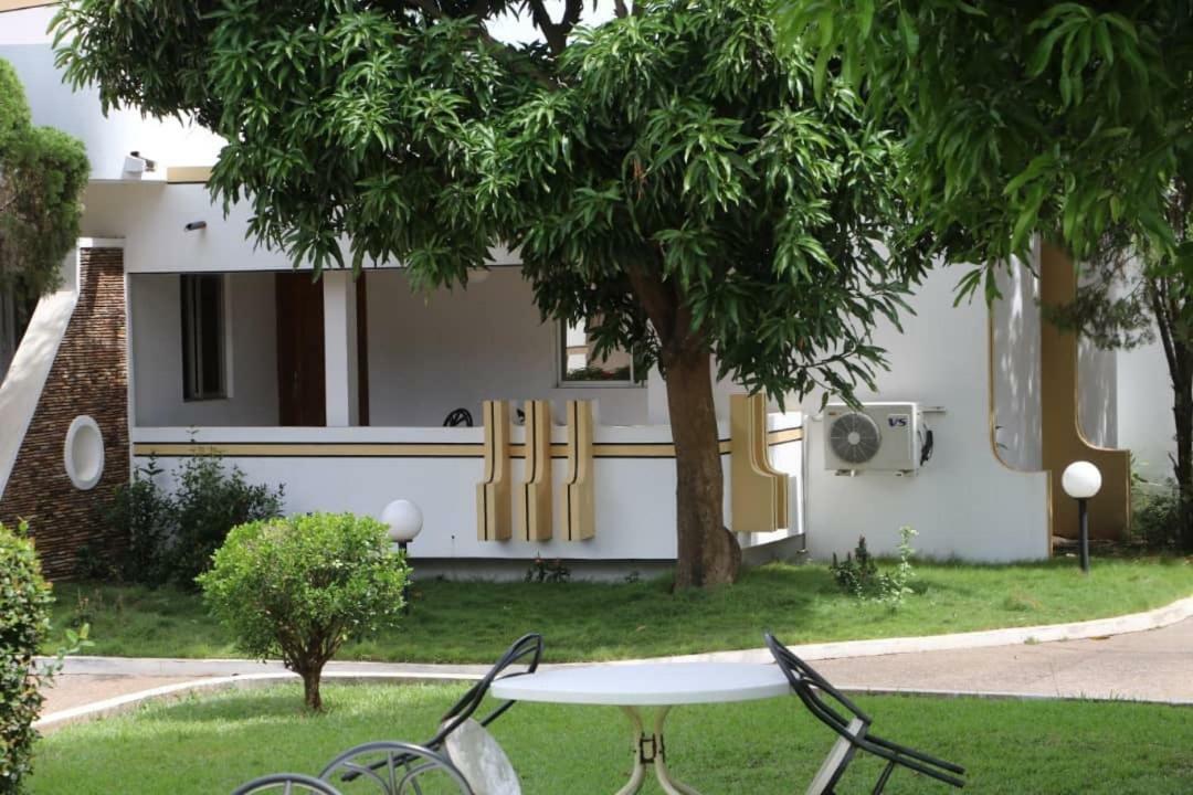 Adenta Luxury West Hotel מראה חיצוני תמונה