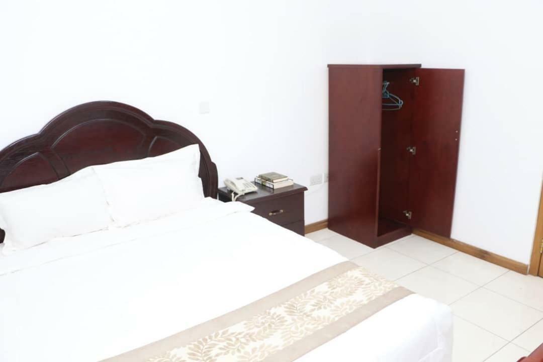 Adenta Luxury West Hotel מראה חיצוני תמונה
