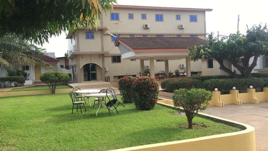 Adenta Luxury West Hotel מראה חיצוני תמונה